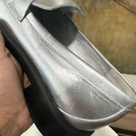 🌹STUART WEITZMAN🌹 Palmer Bold Loafer In Silver Size: 10B